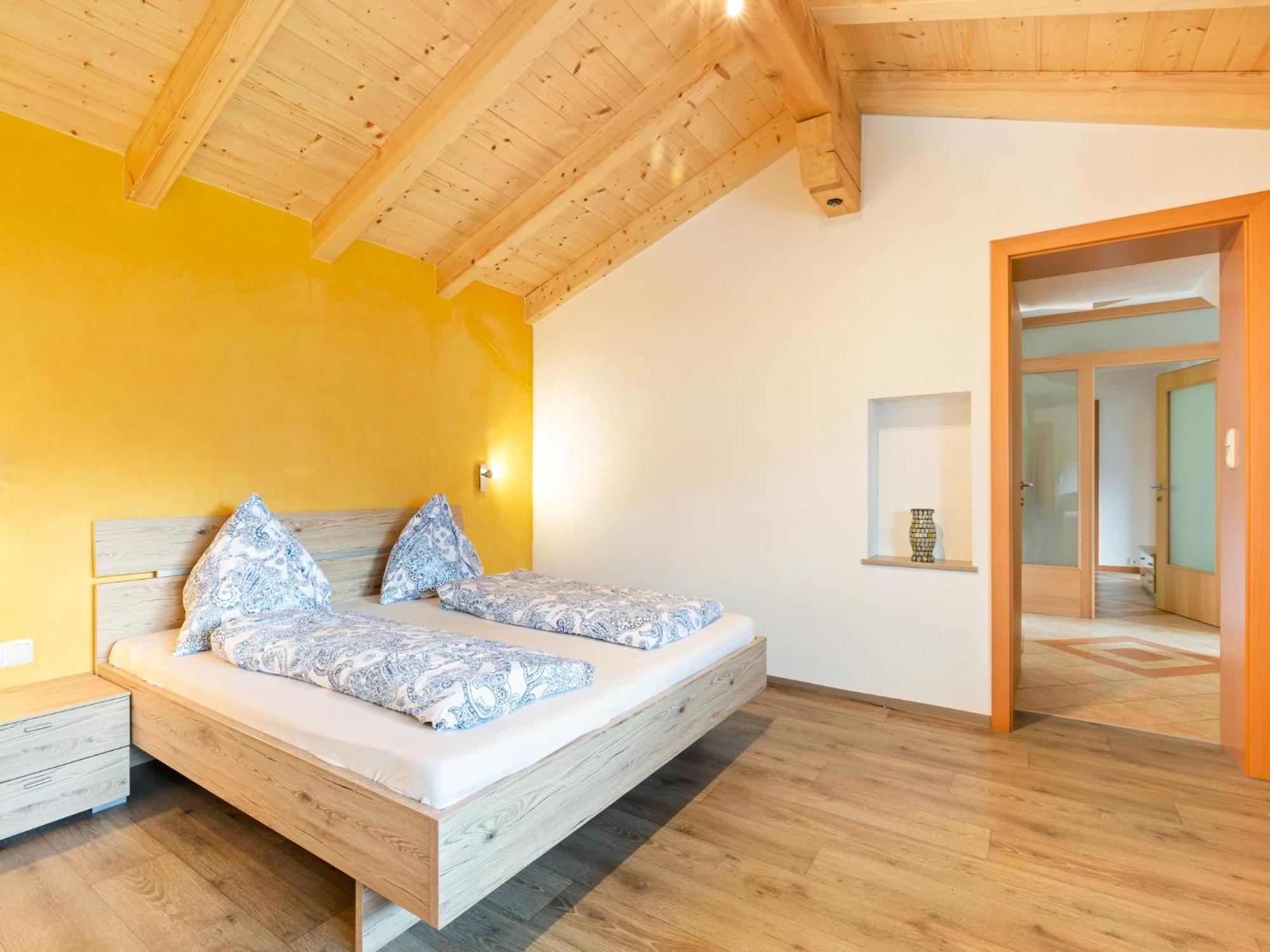Apartament Sunlit Near Area In *