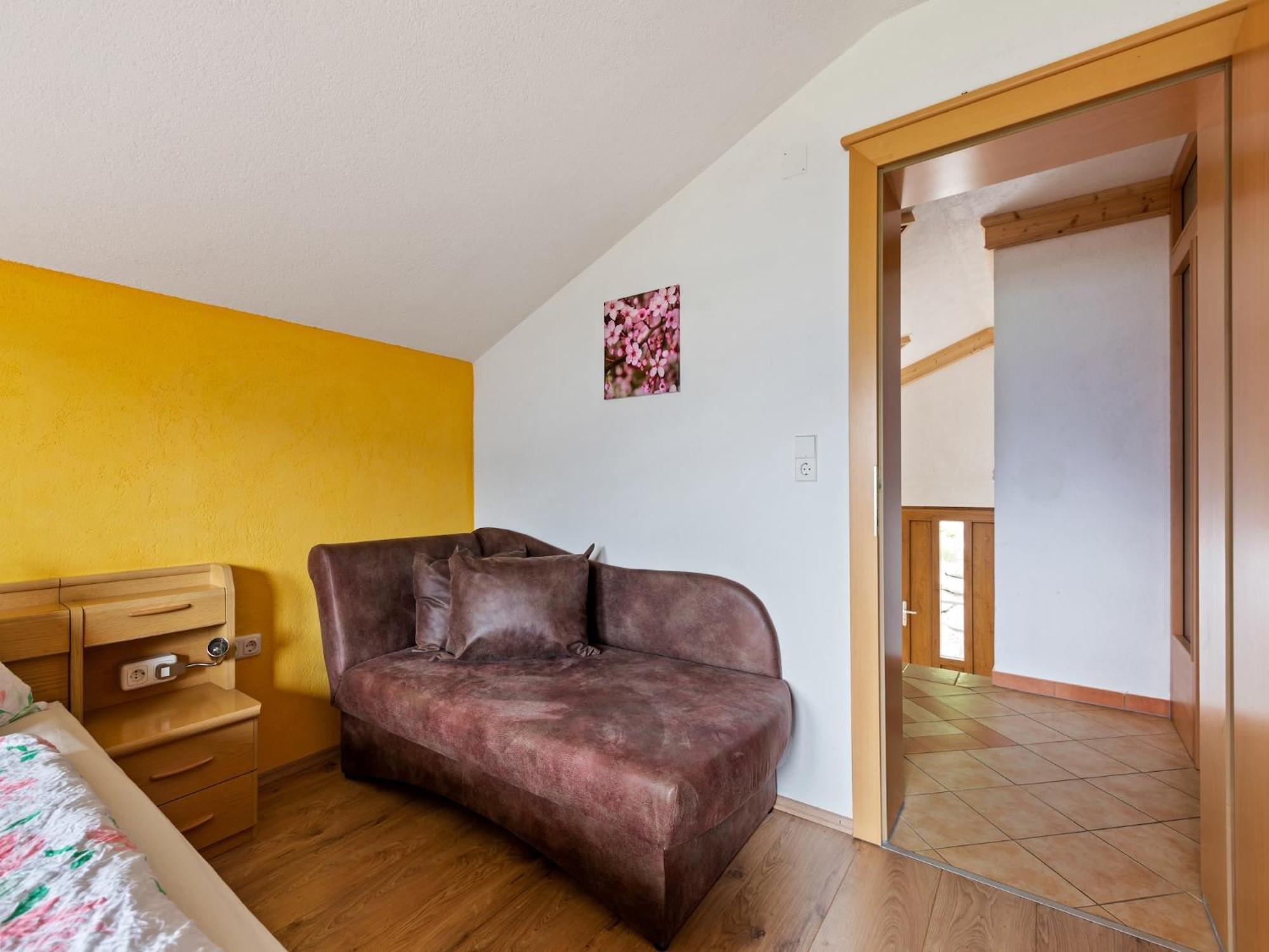 Apartament Sunlit Near Area In *